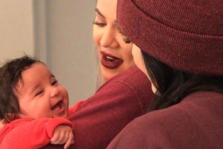 Dream Kardashian, die Tochter von Rob Kardashian und Blac Chyna, verzaubert mit ihrem Lächeln ihre Tanten Khloé und Kylie