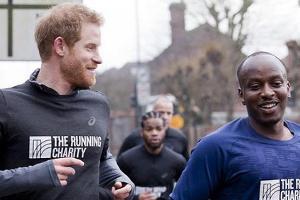 Prinz Harry joggt durch die Straßen von London