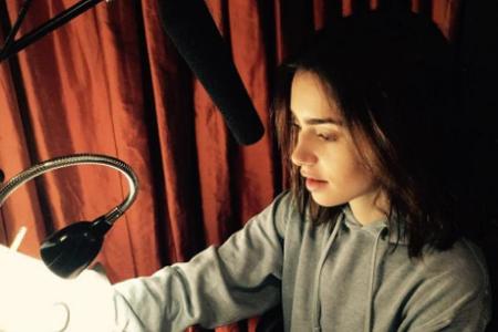 Lily Collins liest ihre Memoiren ein
