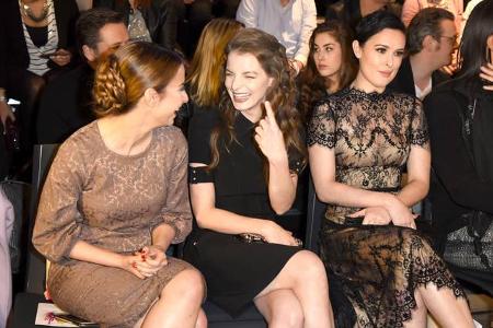 ...auch Yvonne Catterfeld ein, womit die erste Reihe komplett gewesen wäre. Somit konnten die 