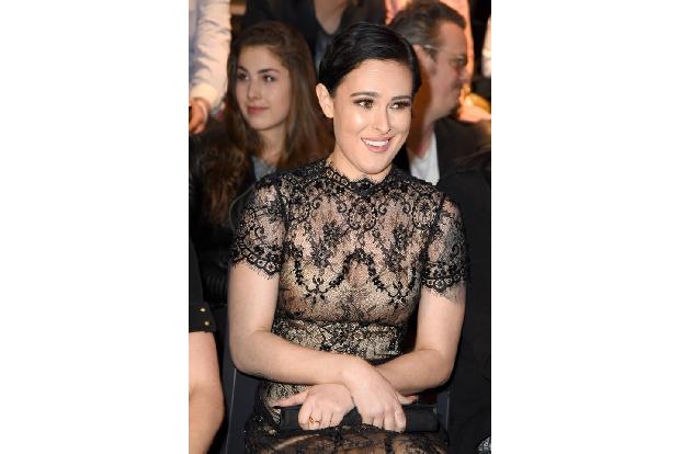 ...auf einer deutschen Fashion-Week-Veranstaltung, scheint Rumer sich schnell gefangen zu haben. Zumindest konnte sie am End...