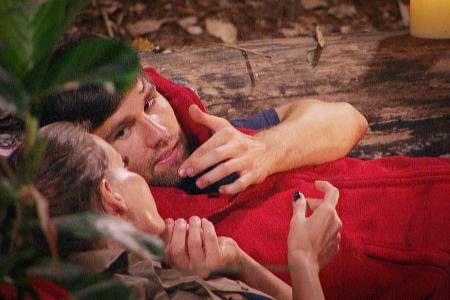 Keine Berührungsängste bei Gina-Lisa Lohfink und Alexander 