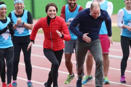 Kate und William beim Training von Teilnehmern des London Marathon