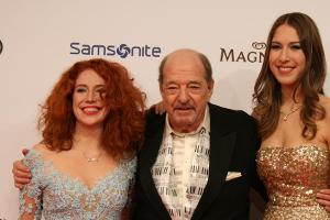 Ralph Siegel mit Laura Käfer und Tochter Alana beim 44. Deutschen Filmball in München