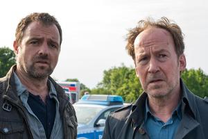 "Neben der Spur - Dein Wille geschehe": Der Mörder spielt sein Spiel auch mit Ruiz (Juergen Maurer, l.) und Joe (Ulrich Noet...