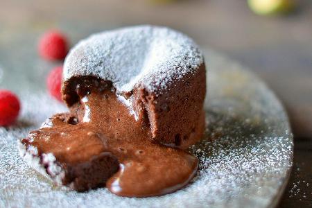 Zur schokoladigen Krönung gibt es den Liquid Chocolate Cake
