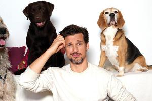 Hunde können für peinliche Situationen sorgen, das weiß auch Florian David Fitz