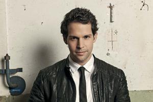 Victor Mids führt durch die neue Show in Sat.1