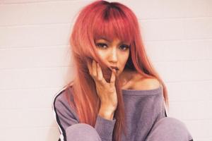 Auch Gigi Hadids Haare strahlten vorübergehend im Blorange-Look