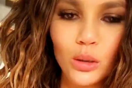 Chrissy Teigen vor ihrem trunkenen Nachtmahl. Es gab Nudeln.