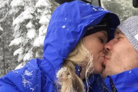 Lukas Podolski und seine Ehefrau Monika Puchalski feiern Valentinstag