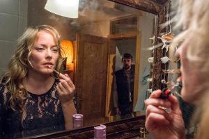 "Königin der Nacht": Wenn Inge (Silke Bodenbender) sich für den Job bereit macht, ist das wie ein Übergang von einem zum and...