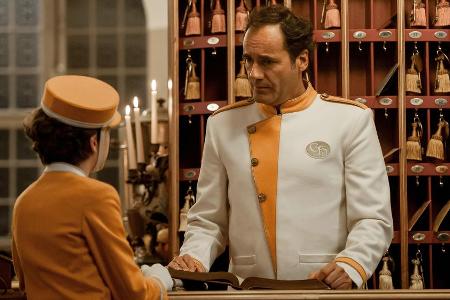 Thomas Ohrner (r.) als Concierge in der Neuinterpretation