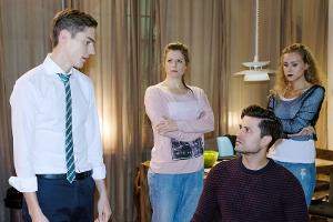 "Unter Uns": Ringo (l.) gesteht Paco (r.) notgedrungen seinen Kreditbetrug