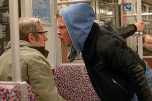 "Tatort: Gegen den Kopf": Konstantin (Jannik Schümann) belästigt Herrn Buhl (Werner Lustig) in der U-Bahn