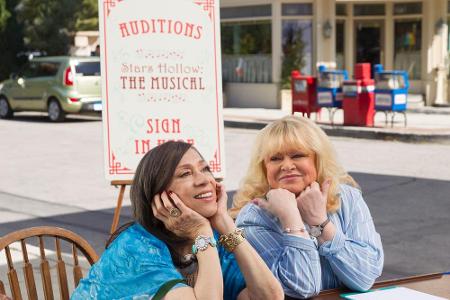 Die 69-jährige Torres, auf dem Bild links, hat einiges an Gewicht verloren und auch ihre Haare umgestylt. Da kann sie Sally ...