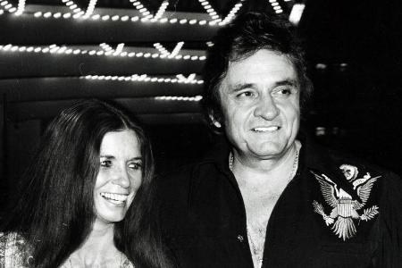 Johnny Cash und seine Frau June Carter Cash im Jahr 1977