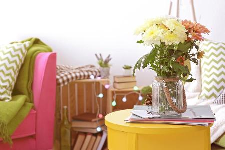 Mit bunten Farben entstehen in der Wohnung Frühlingsgefühle