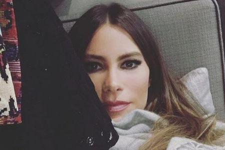 Sofia Vergara relaxt in einer 