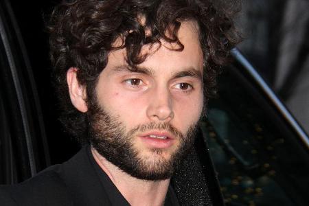 Penn Badgley hat die Tage als Single hinter sich gelassen