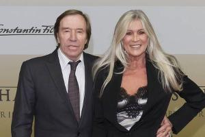 Günter Netzer lässt sich von seiner modebewussten Frau Elvira (r.) einkleiden