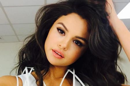 Selena Gomez darf sich mit ihren 23 Jahren bereits über 46,6 Millionen Fans freuen. Neben heißen Bikini-Fotos und Party-Bild...