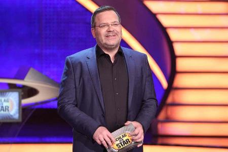 Elton moderiert auch die neunte Staffel von 