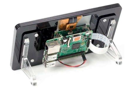 Das Display nutzt den bislang ungenutzten DSI-Port des Raspberry Pi.