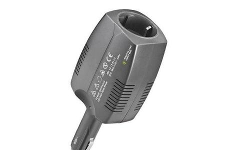 Geräte, die für 230 Volt ausgeleg benötigen für den Betrieb im Auto einen sogenannten Spannungswandler. Im Bild der Goobay S...