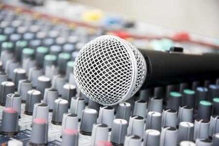 In unserem Artikel erklären wir Ihnen, wie der Einsatz einer Audiobearbeitungsumgebung mit Linux perfekt vorbereitet werden ...