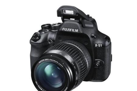 Platz 5: Fujifilm X-S1 - Die Bridge-Kamera Fujifilm X-S1 konkurriert mit Einsteiger- und Mittelklasse-SLRs. In Punkto Optik ...