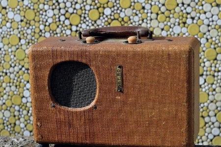 Mit dem Retro-Kofferradio sorgt man sich für Aufmerksamkeit.
