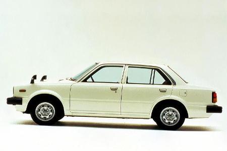 Er bleibt vier Jahre im Programm und wird von Vierzylindern mit 45 bis 69 PS angetrieben.