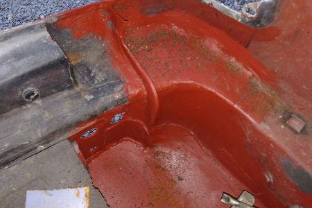 Der Kofferraum sah anders aus. Beide seitlichen Taschen waren durch Eintritt von Feuchtigkeit durchgefault. Zwischendurch wu...