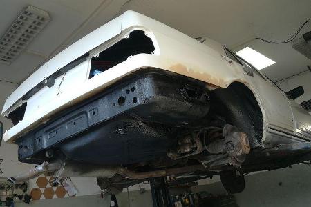 Der restliche Unterboden zeigte sich in überraschend gutem Zustand. Die Radhäuser der hinteren Kotflügel mussten mit Reparat...