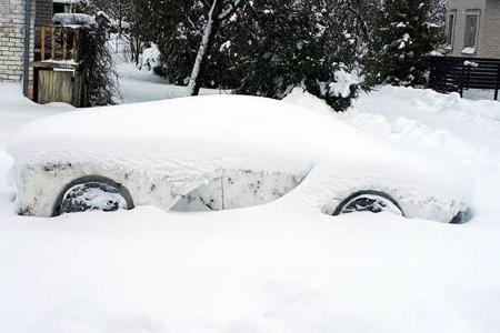 Ferrari LaFerrari aus Schnee