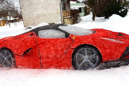 Ferrari LaFerrari aus Schnee