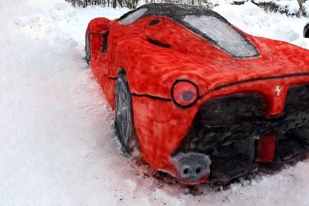Ferrari LaFerrari aus Schnee