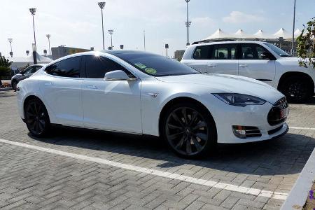 Tesla Model S - F1 Abu Dhabi 2014 - Carspotting