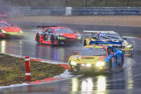 Frank Stippler gehörte zu den Gewinnern der Startphase. Im nicht werksunterstützten Audi R8 LMS mit der Startnummer #5 verbe...