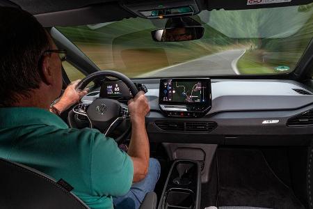 Hyundai Ioniq Elektro, Kia e-Niro, Tesla Model 3, VW ID.3