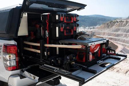 11/2020, Mitsubishi L200 mit Werkzeug-Aufbau