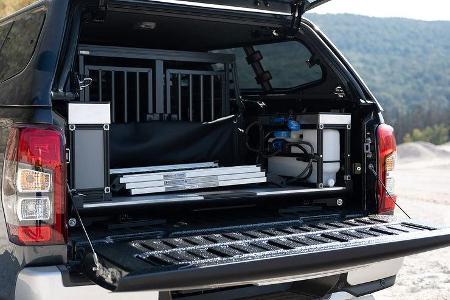 12/2020, Mitsubishi L200 mit Hunde-Zubehör