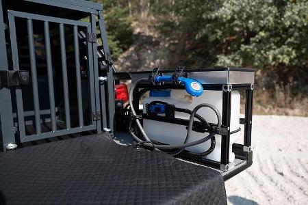 12/2020, Mitsubishi L200 mit Hunde-Zubehör