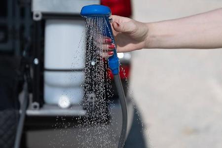 12/2020, Mitsubishi L200 mit Hunde-Zubehör