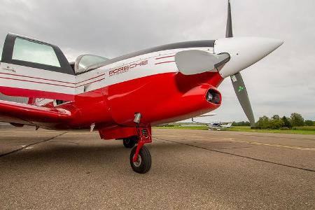 Porsche Mooney PFM 3200