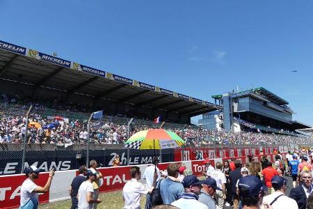 Startaufstellung - Fans - 24h-Rennen Le Mans 2017 - Smastag - 17.6.2017