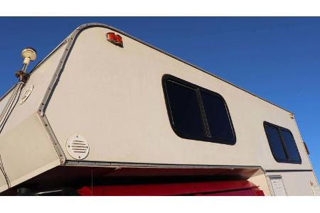 Hummer H1 mit Callen Camper-Absetzkabine