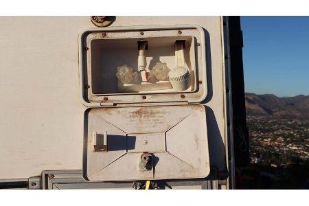 Hummer H1 mit Callen Camper-Absetzkabine