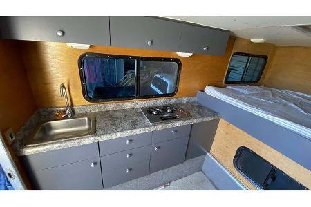 Hummer H1 mit Callen Camper-Absetzkabine